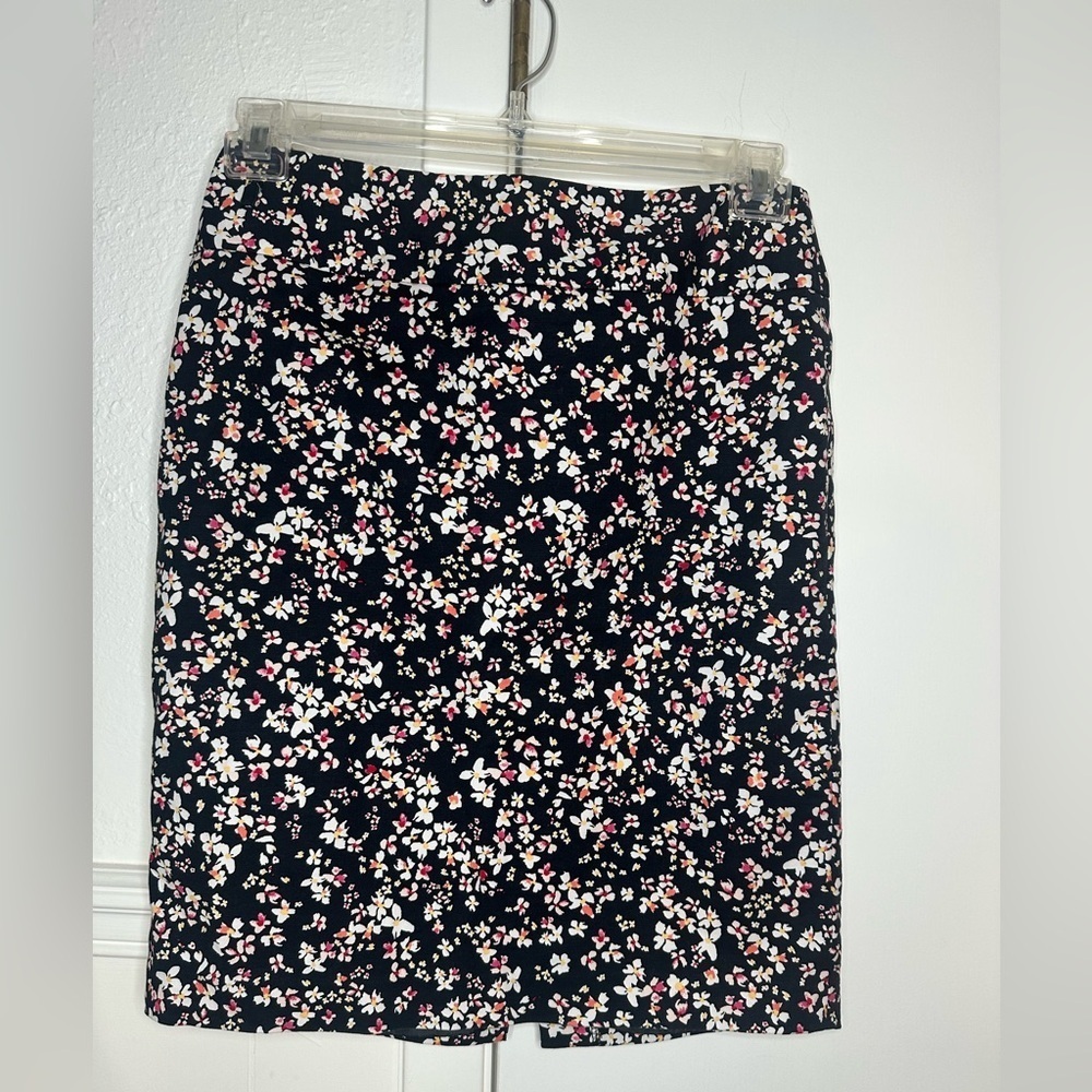 Liz Claiborne floral Knee-Length Pencil Skirt size 6
